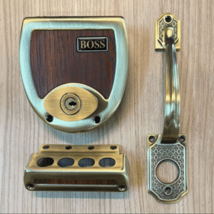BOSS ULTRASUPERBOLT 1CK WITH CLASSIC PULL HANDLE